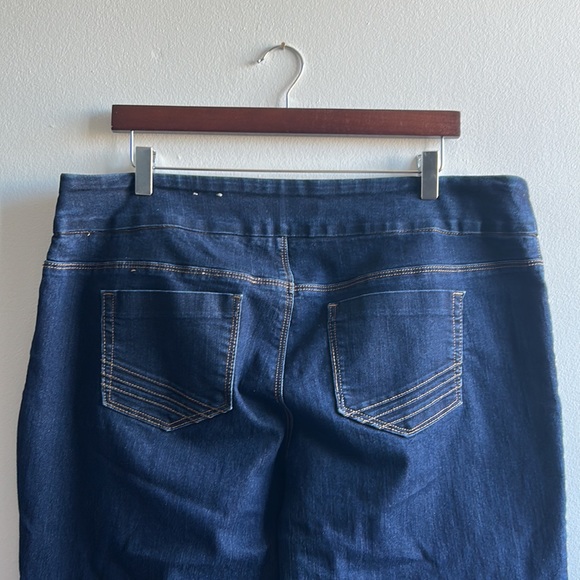 Reitmans Jeans Size 18 - Picture 5 of 7